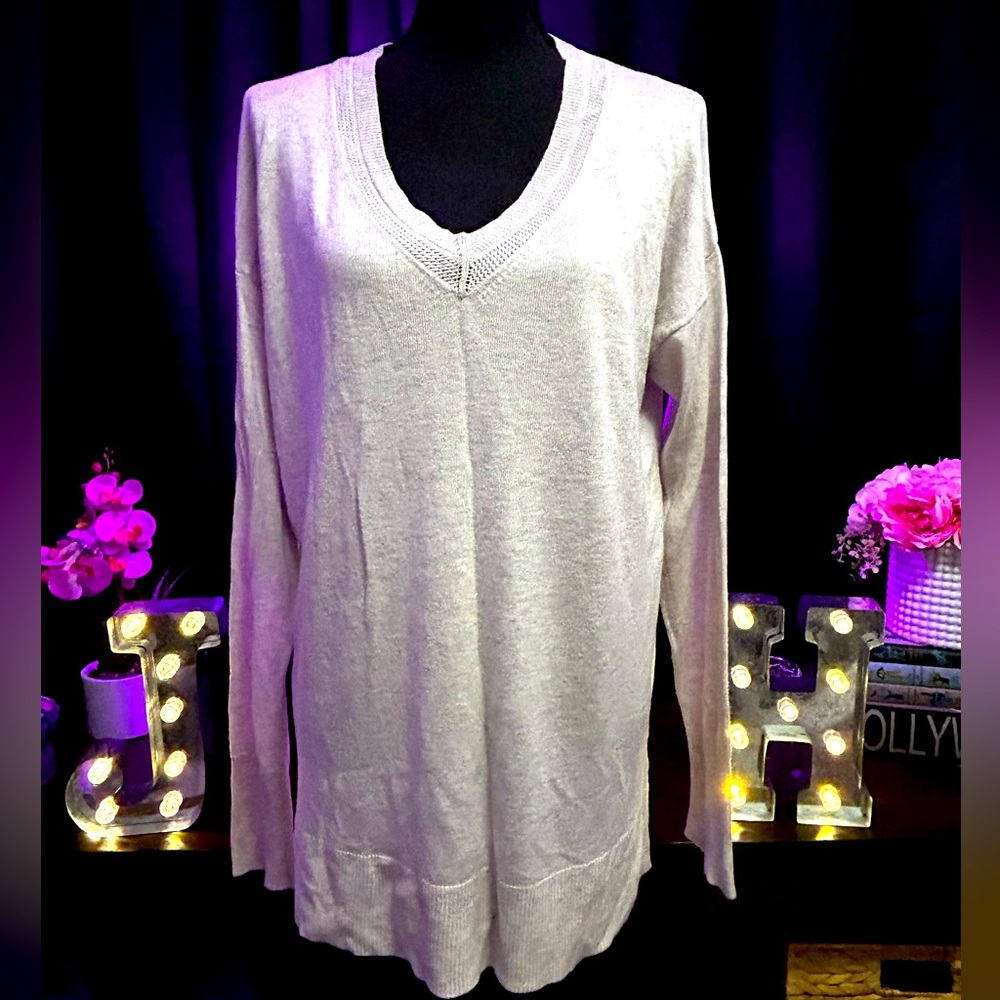 Lightweight Knit V-neck